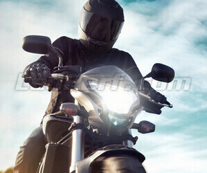 Phare de moto équipé de l'ampoule H4 LED Philips ULTINON Pro6000 homologuée