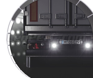 Vrachtwagen met 2 Achteruitrijlichten LED Osram LEDriving Reversing FX120R-WD in werking