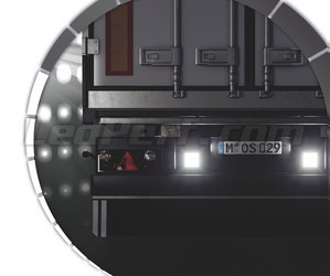Vrachtwagen met 2 Achteruitrijlichten LED Osram LEDriving Reversing FX120S-WD in werking