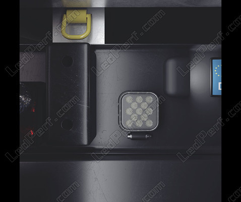 Installatievoorbeeld met achteruitrijlamp LED Osram LEDriving Reversing FX120S-WD - Vierkante