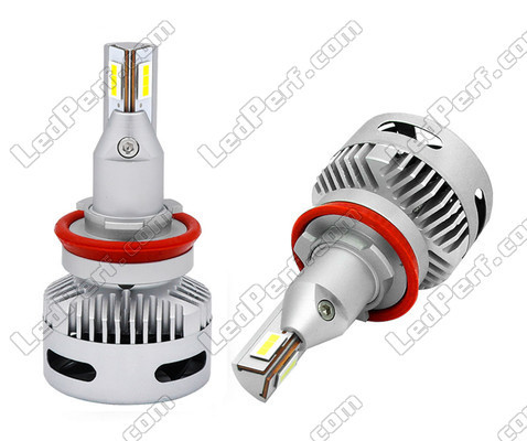 Verschillende opnamen van H11 LED-lampen voor lensvormige koplampen.