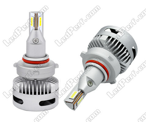 Verschillende opnamen van HIR2 LED-lampen voor lensvormige koplampen.