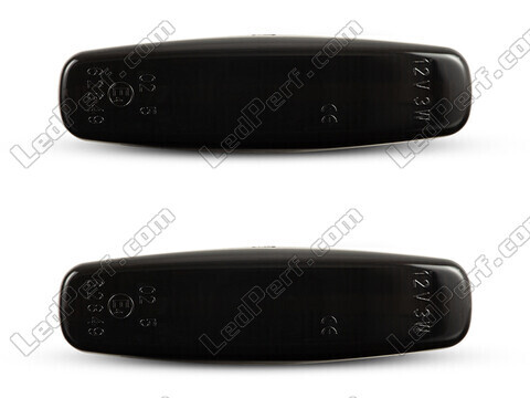 Vue de face des clignotants latéraux dynamiques à LED pour Infiniti QX70 - Couleur noire fumée