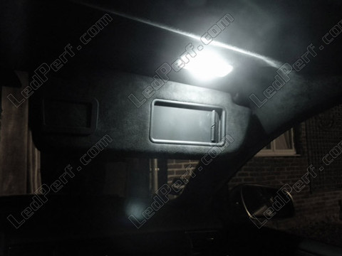 Ledlamp bij spiegel op de zonneklep Audi A8 D3