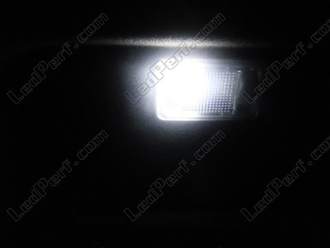Ledlamp bij spiegel op de zonneklep Ford Mondeo MK3